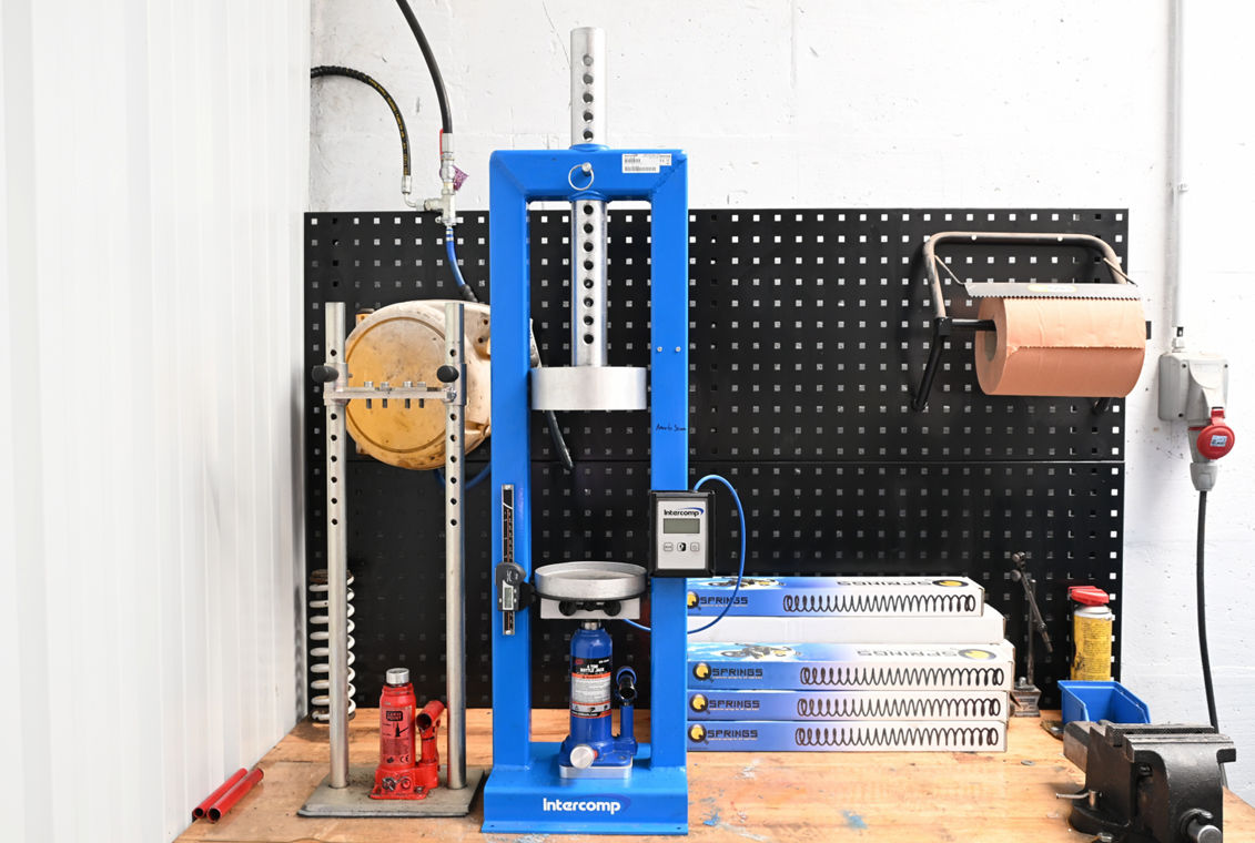 Machine d'atelier CMX Suspension pour le contrôle des fourches et des ressorts