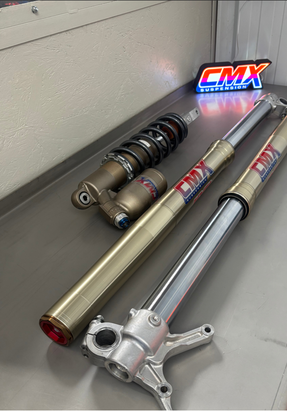 Fourches CMX Suspension finition or et chrome avec amortisseur Showa préparé
